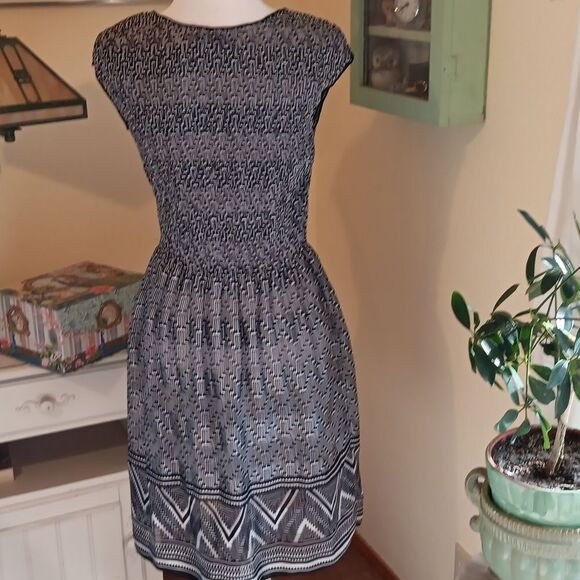 Max Edition Geometric Design Dress - Picture 5 of 9